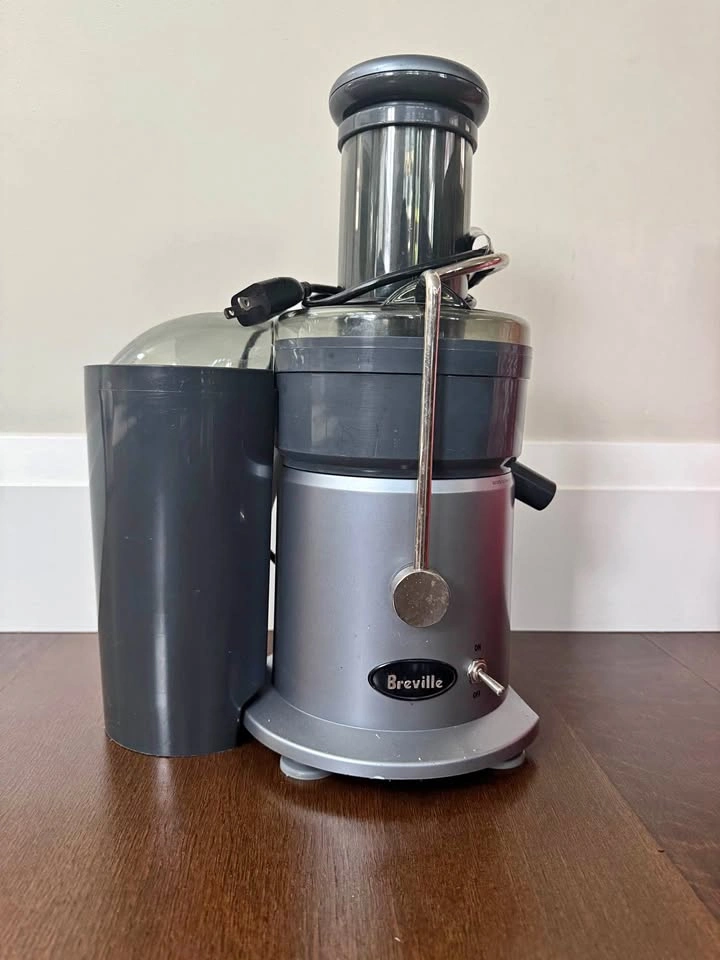 Breville Juicer with Container
