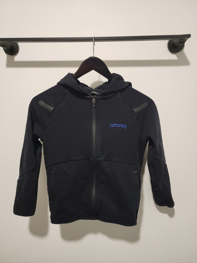 Kids ages 6-9 unisex hoodie with pockets