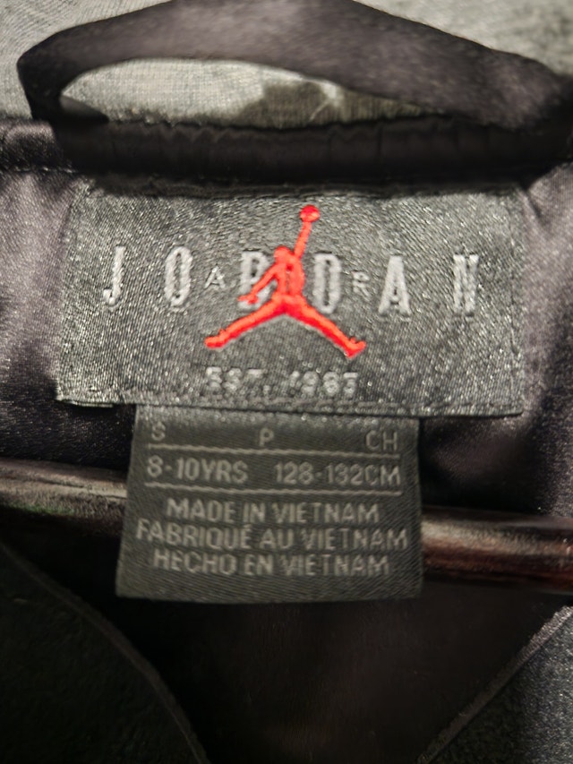 Kids Air Jordan ages 8-10 - photo 3