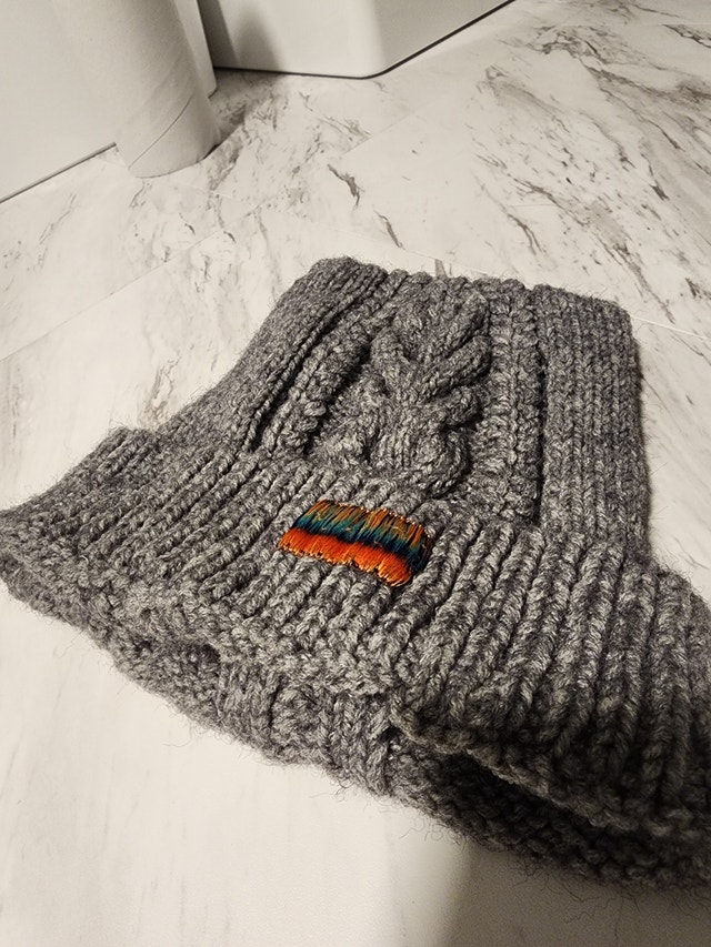 Youth to Teen Hat - Excellent Condition