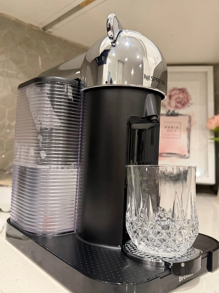 Nespresso Vertuo Coffee & Espresso Machine - BRAND NEW - photo 2