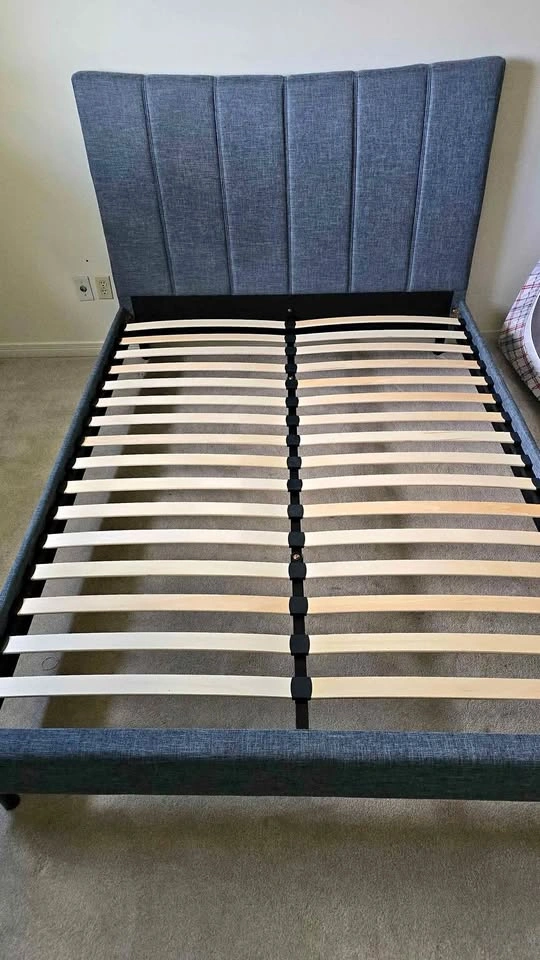 Queen Bed and Mattress. Urgent sell - photo 2
