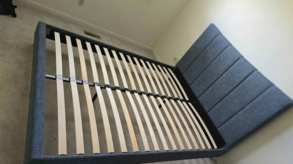 Queen Bed and Mattress. Urgent sell - photo 3