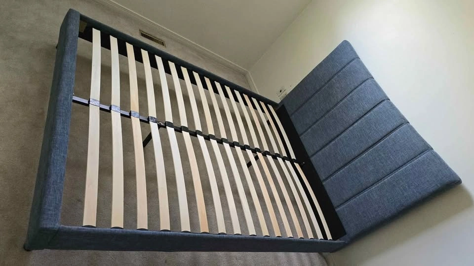 Queen Bed and Mattress. Urgent sell - photo 4