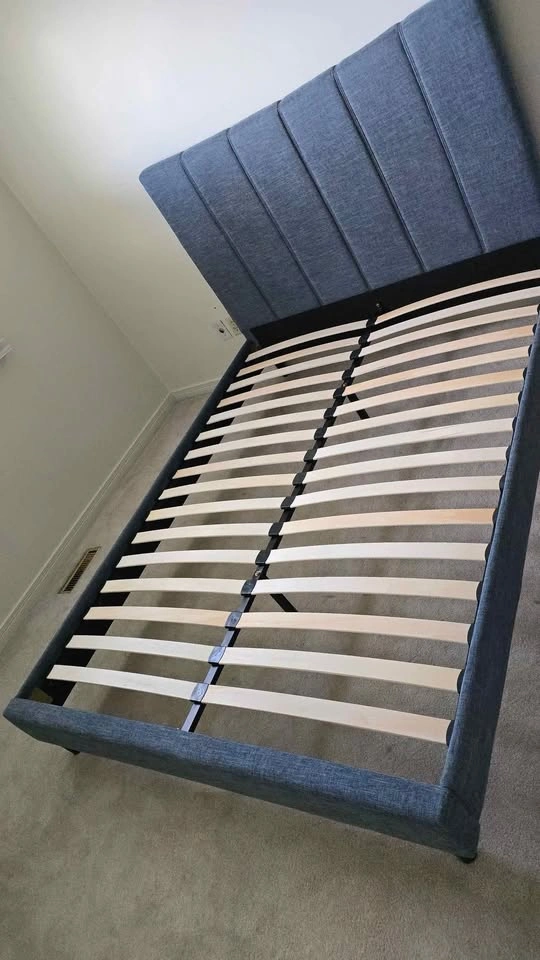 Queen Bed and Mattress. Urgent sell - photo 5