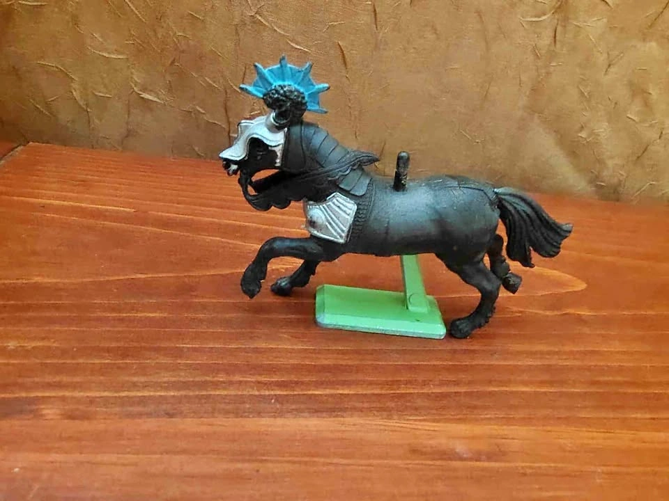 Britain Ltd 1971 Knights Horse Figurine Toys