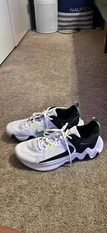 Nike Men's Size 13 Gianni's Immortality Basketball Shoes