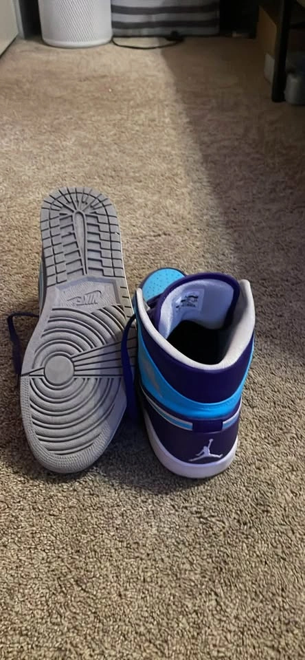 Jordan 1 Charlotte Hornets 2014 Mids Mens Size 11 - photo 3