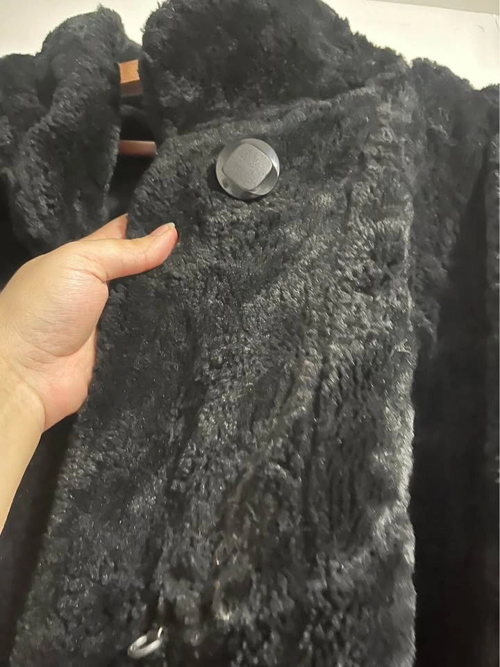 Coat Bought for $1000 selling $150 - photo 3