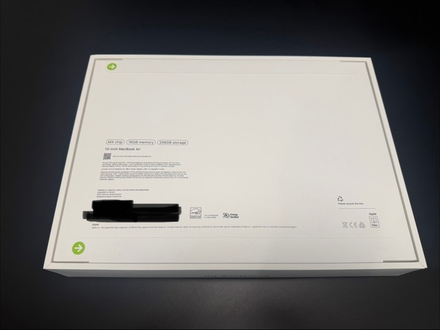 Brand New Apple 13-inch MacBook Air M4 - photo 2