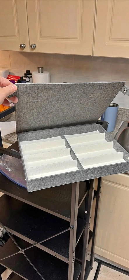 8 Slot Eyeglass Storage Box
