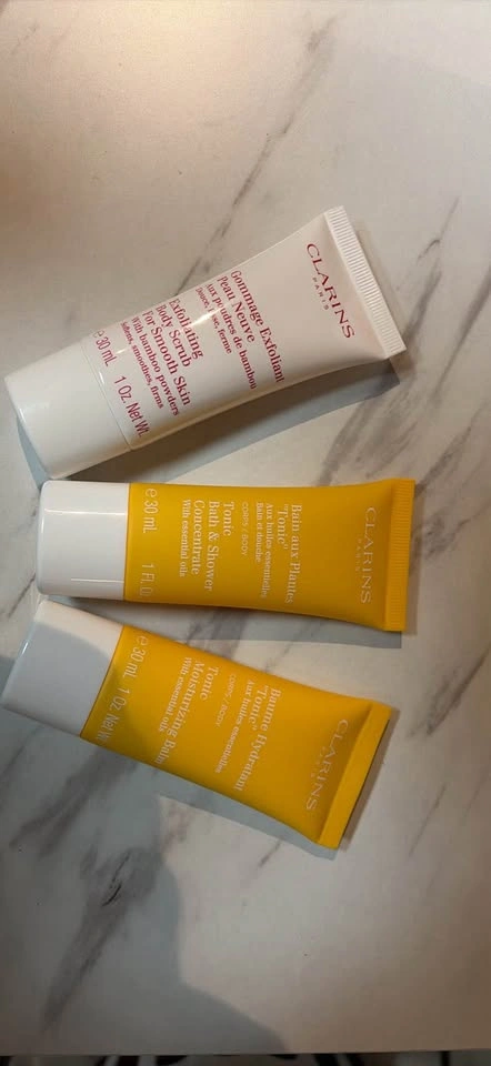Clarins Skincare Travel Set with Cosmetic Bag - photo 2