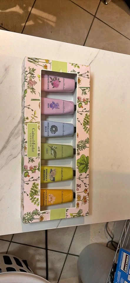 Crabtree & Evelyn Hand Therapy Gift Set
