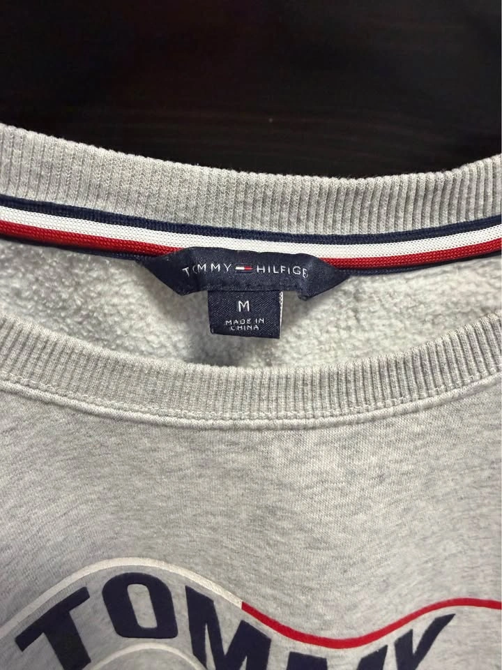 Tommy Hilfiger Crewneck Cropped Grey Sweater Medium - photo 2