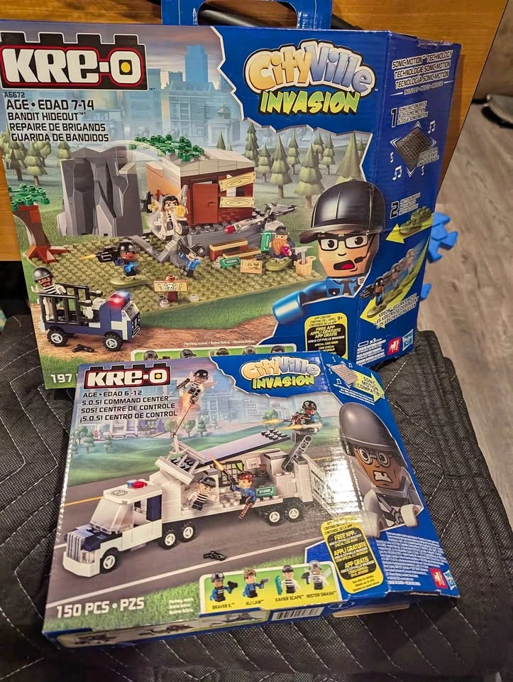 Kre-o CityVille Invasion Building Sets
