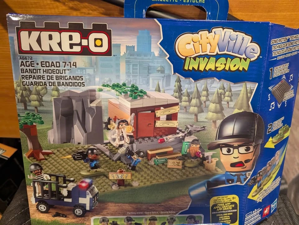 Kre-o CityVille Invasion Building Sets - photo 3