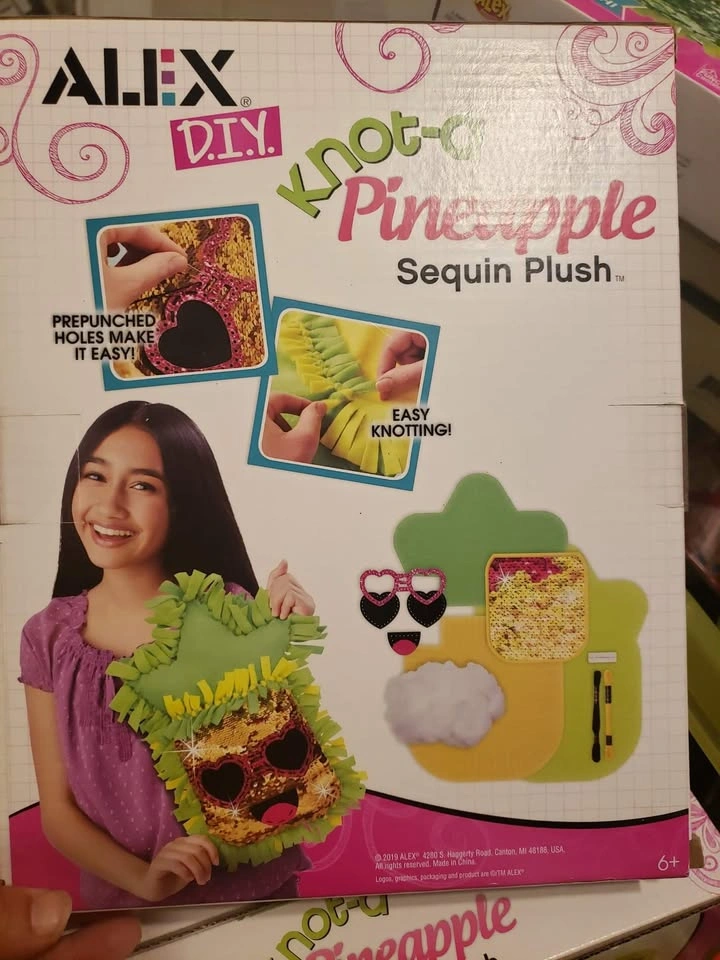 Knot a Pineapple Sequin Plush Craft - photo 2
