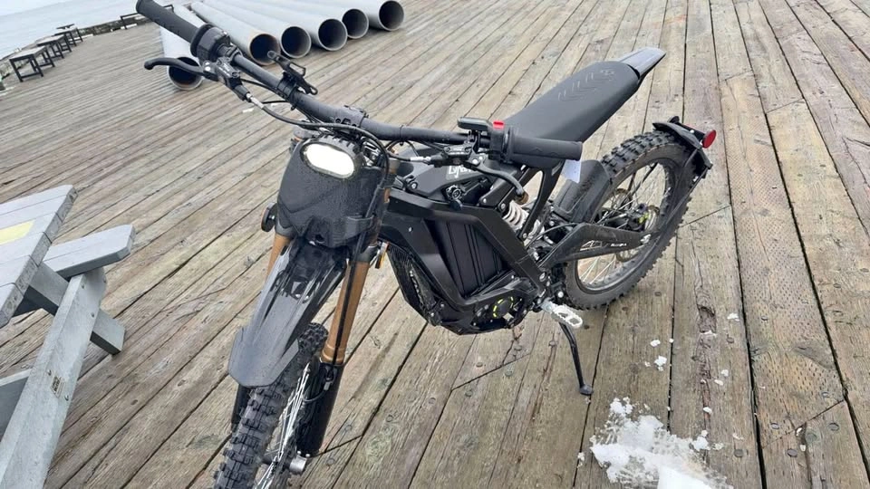 2025 Surron Light Bee X - Like New (Under 200km)