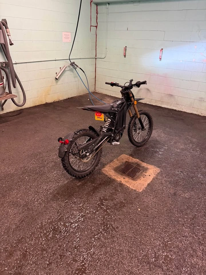 2025 Surron Light Bee X - Like New (Under 200km) - photo 3