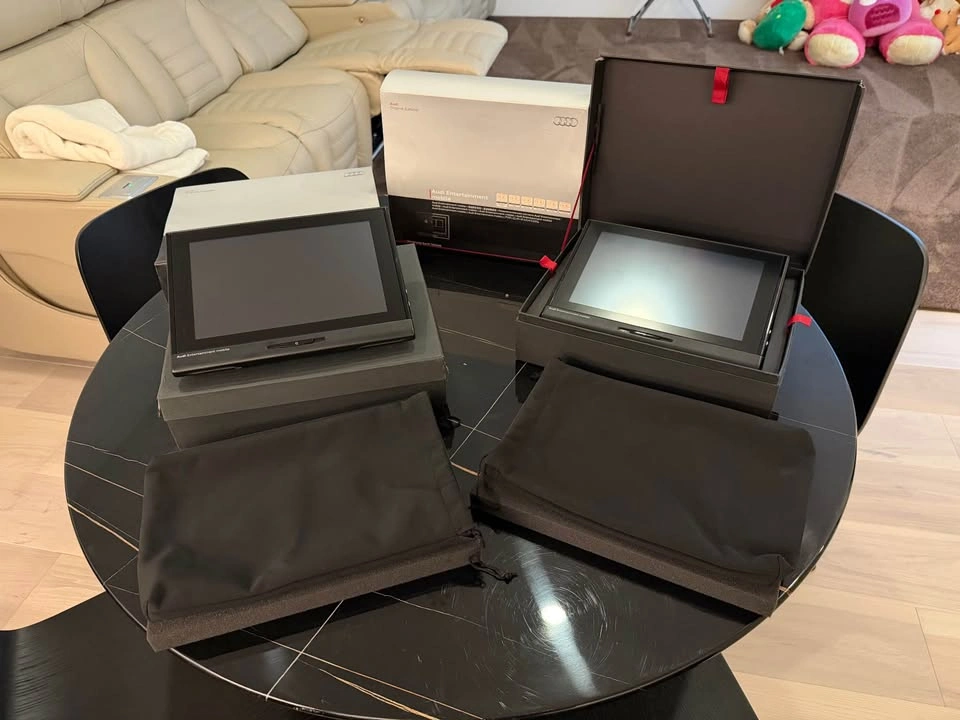 Audi Q7 Rear Seat Entertainment Screens (2017-2019) OEM