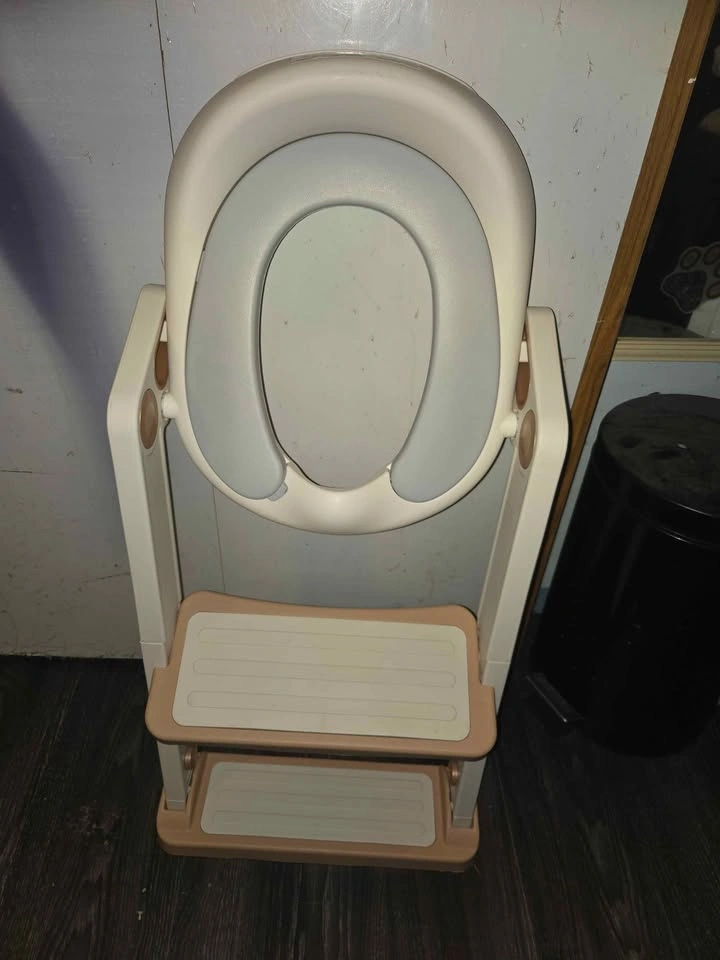 Toddler Potty Training Seat w/ Step Stool - photo 2