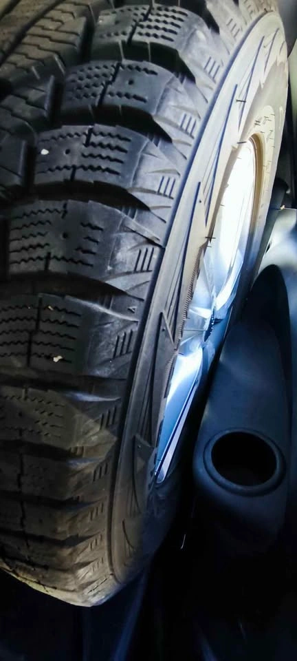 Set of 4 Hankook Tires with Rims - 275/55R20 - $500 - photo 2