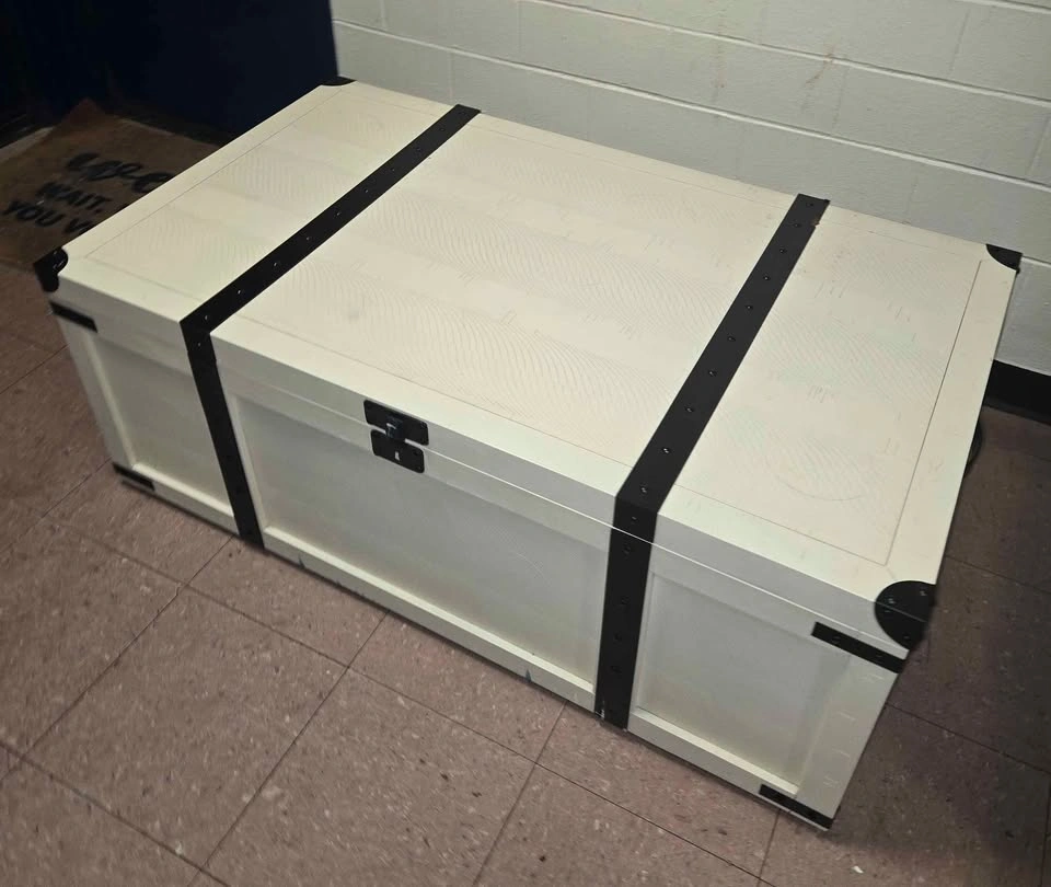 White Lift-Top Storage Trunk Coffee Table - photo 3