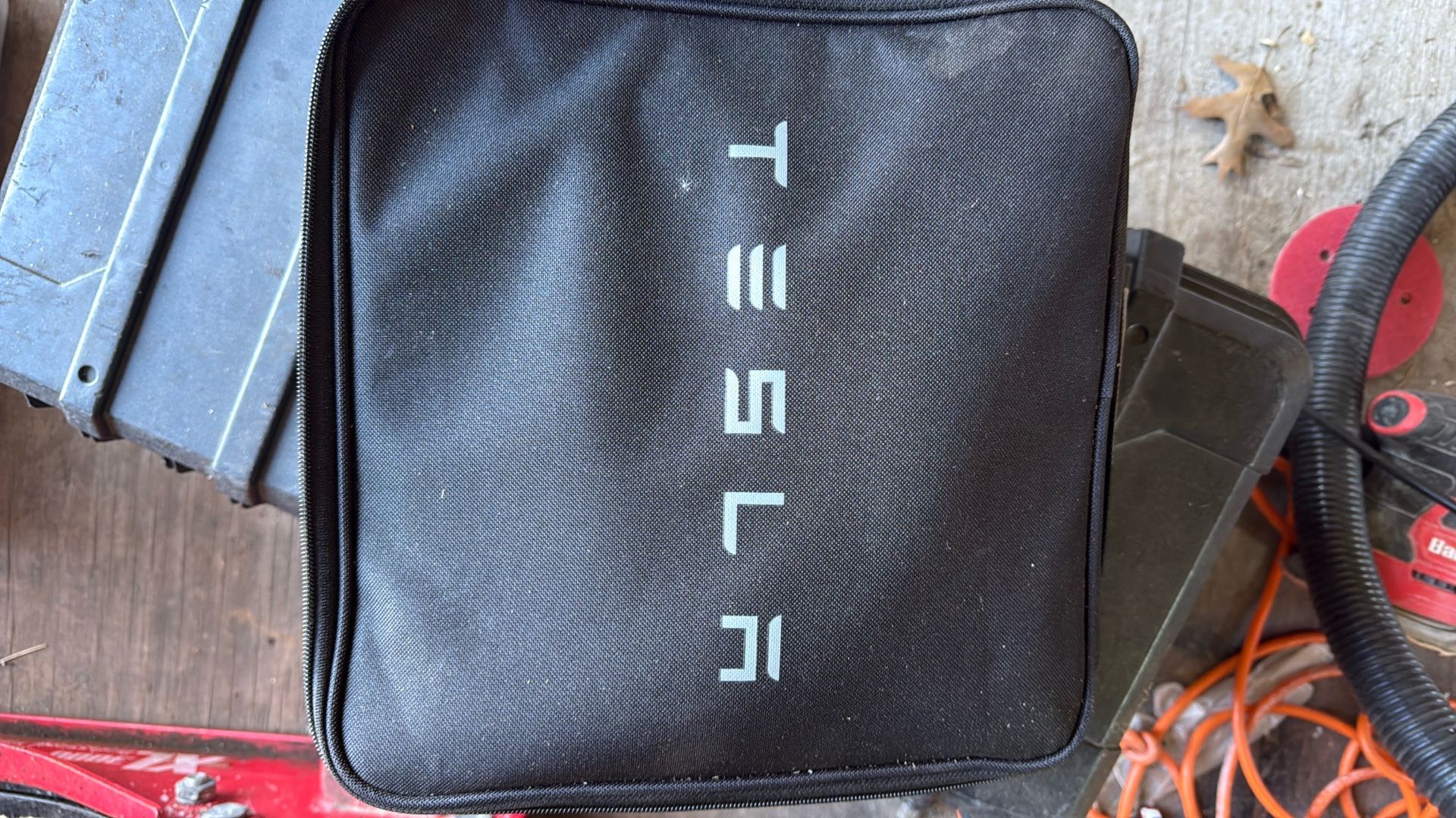 Tesla Charger - photo 3