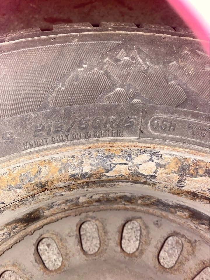 Winter tires on rim - photo 2