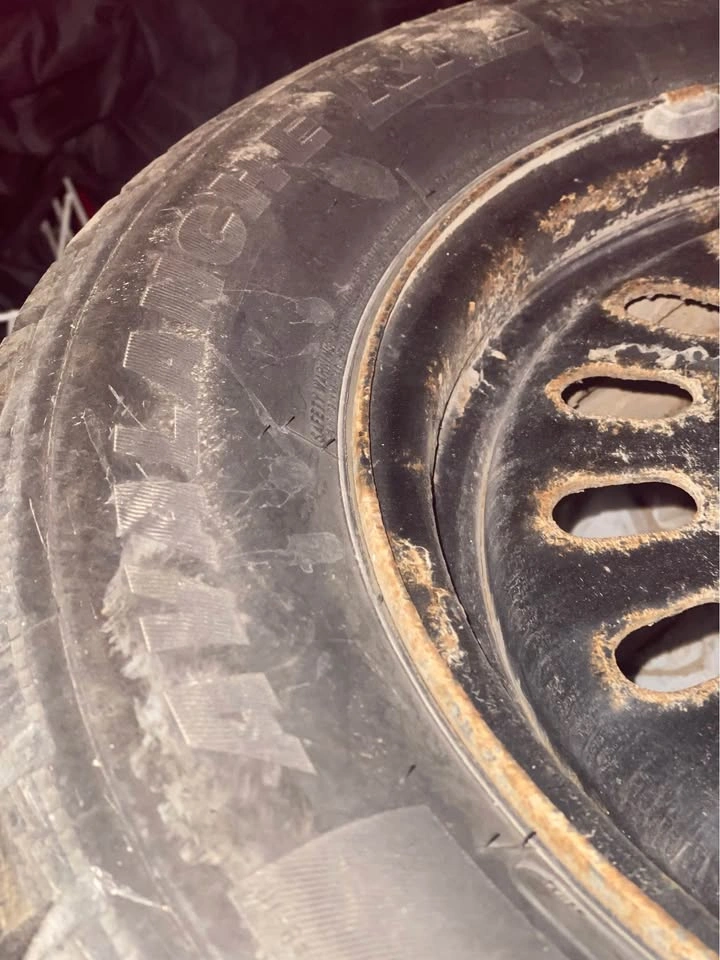 Winter tires on rim - photo 4