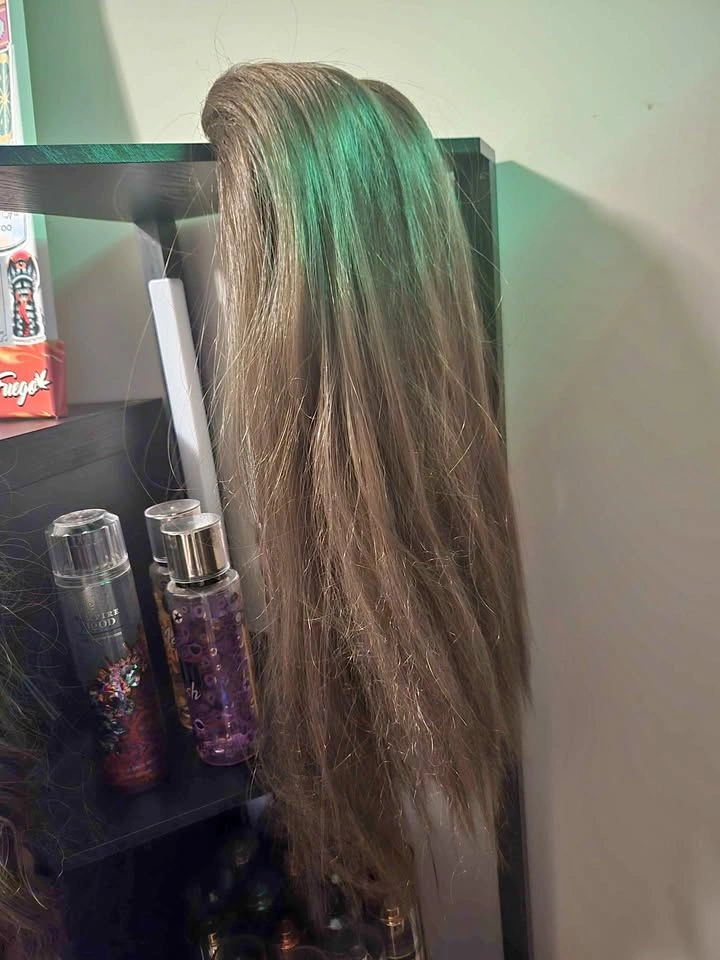 Clip in ponytail