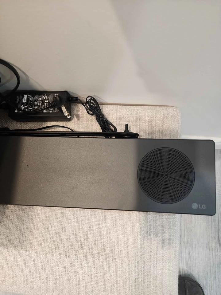 LG Soundbar with Wireless Subwoofer - photo 2