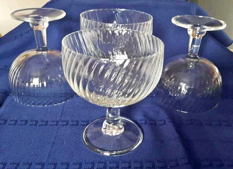 Vintage 4 Large Dessert Dishes