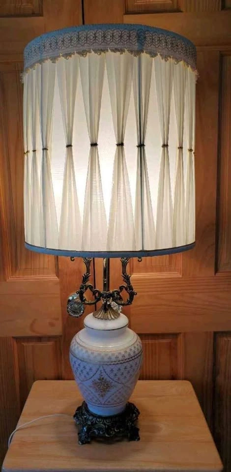 Old Brass and Glass 34" Lamp - photo 2