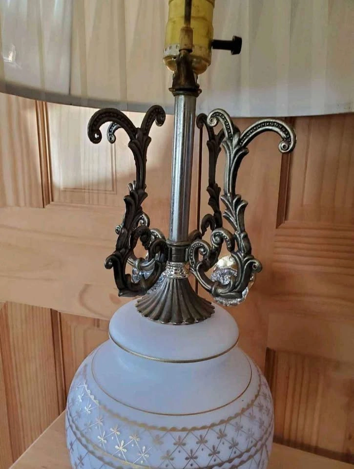 Old Brass and Glass 34" Lamp - photo 4