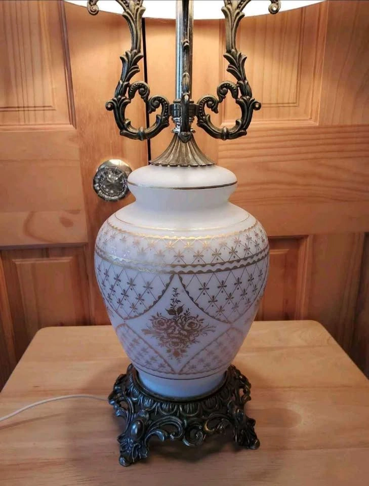 Old Brass and Glass 34" Lamp - photo 5