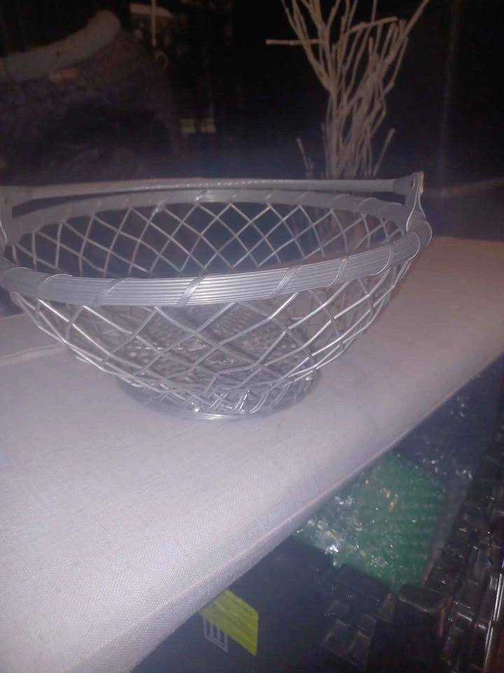 Silver Wire Fruit Basket / Decorative Bowl - photo 3