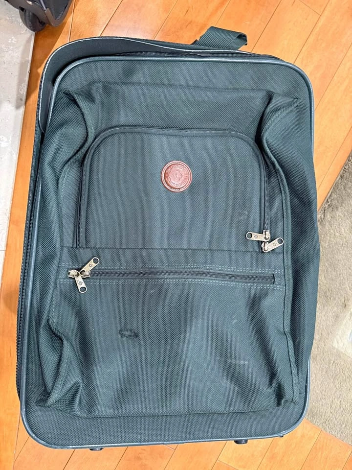 Samsonite Rolling Suitcase Carry-on