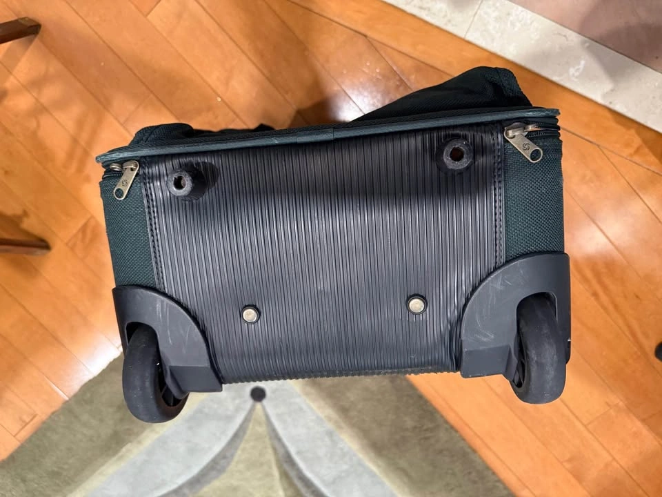 Samsonite Rolling Suitcase Carry-on - photo 4