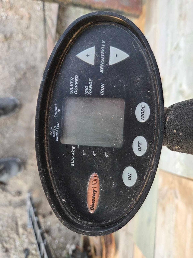 Discovery 1100 Metal Detector - photo 2
