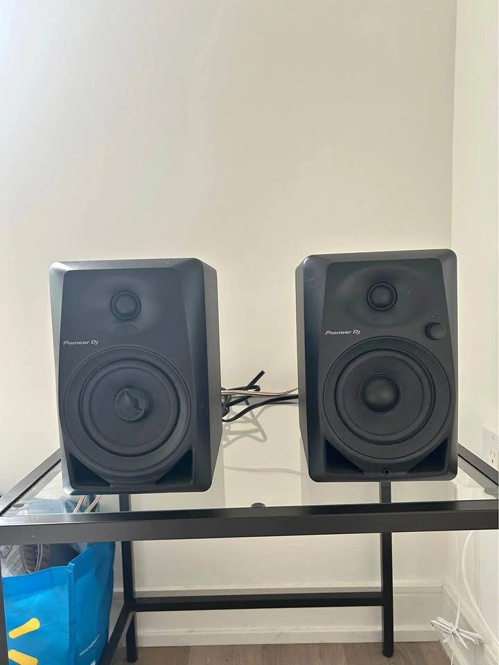 DM 40 Pioneer DJ Speakers