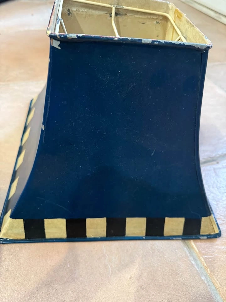 Vintage Metal Lamp Shade - photo 4