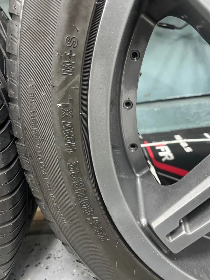 22" -10.5 Gun Metal Rims and Tires - photo 2