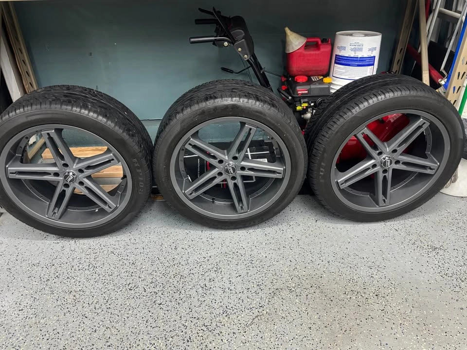 22" -10.5 Gun Metal Rims and Tires - photo 3
