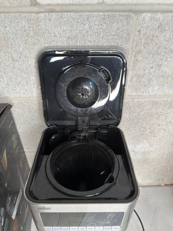 Braun BrewSense 12 Cup Coffee Maker - Missing Jar - photo 2
