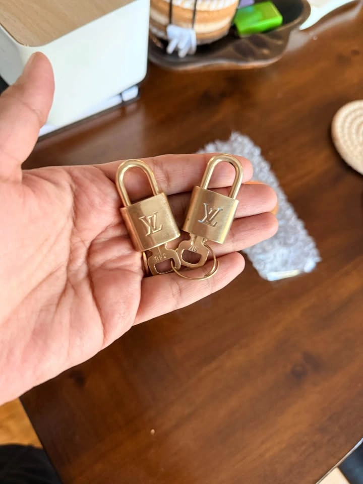 Authentic LV Lock and Key - photo 3