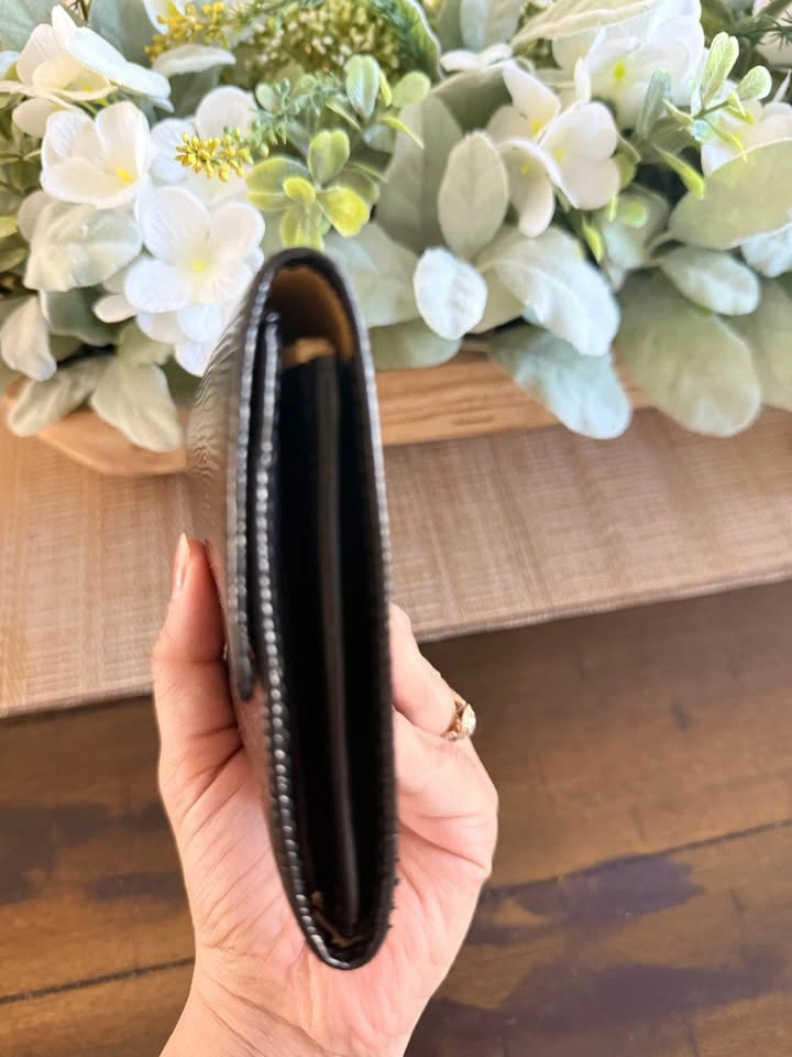 Pre loved Authentic Louis Vuitton wallets - photo 4