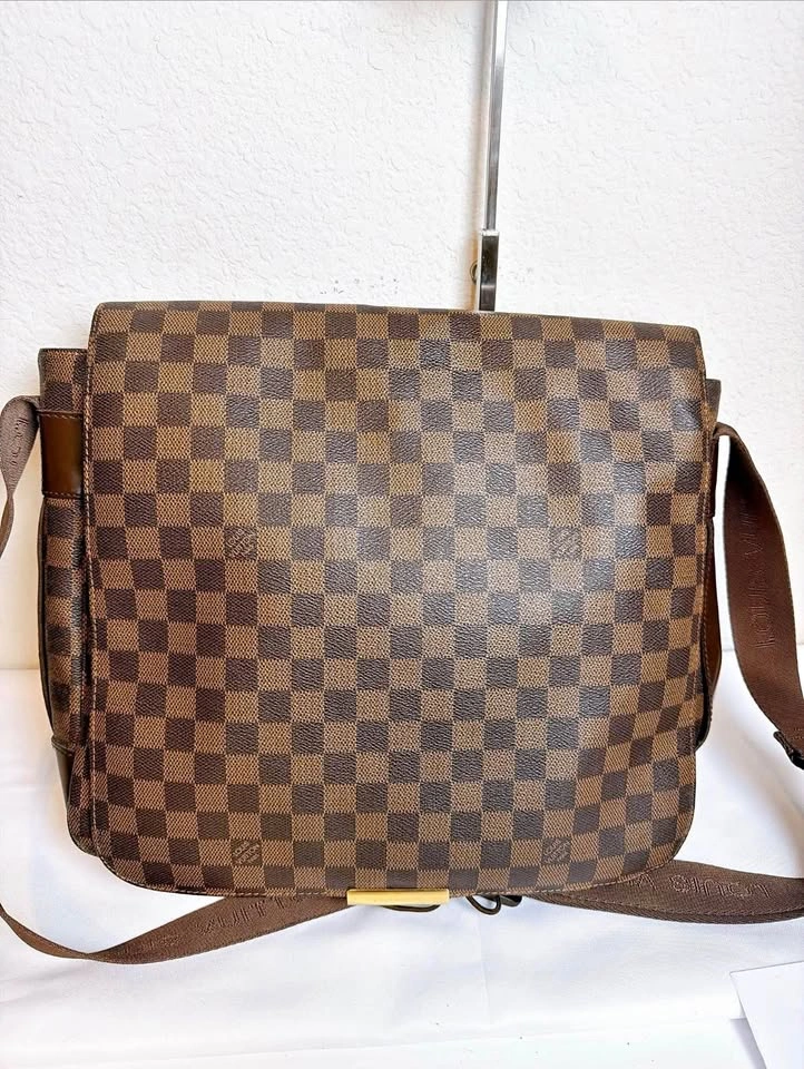 Authentic Louis Vuitton Damier Messenger Laptop Bag