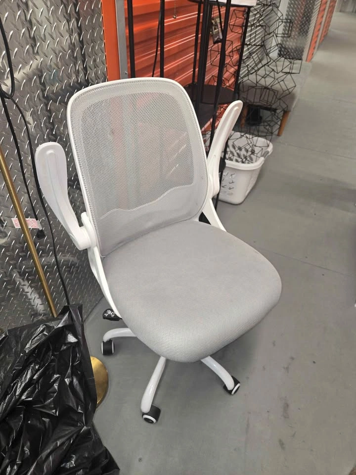White and Gray Mesh Office Chair - photo 2