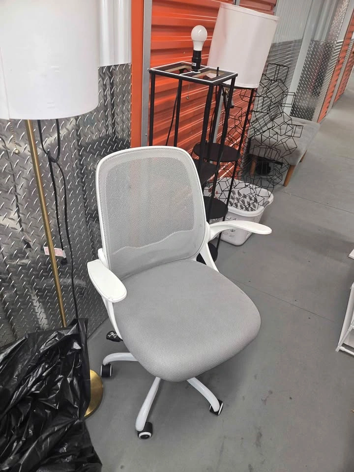 White and Gray Mesh Office Chair - photo 3